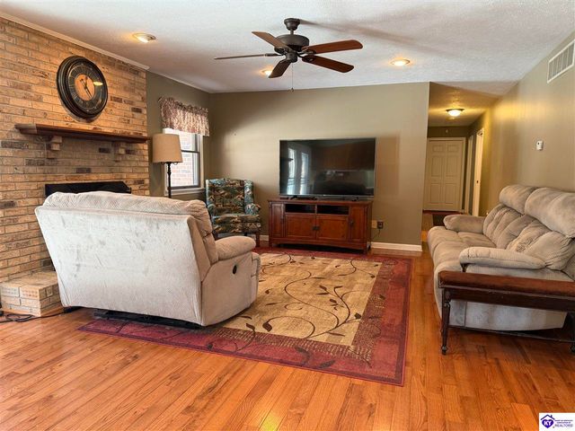 320 Forest Trace, Radcliff, KY 40160