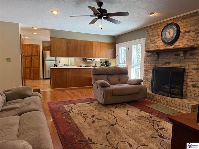 320 Forest Trace, Radcliff, KY 40160