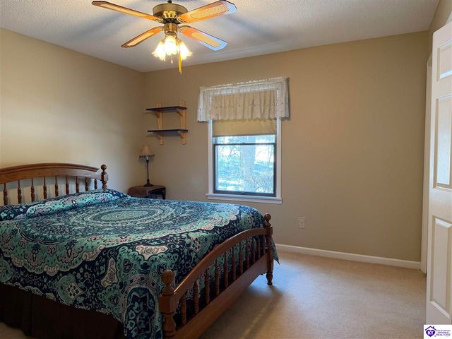 320 Forest Trace, Radcliff, KY 40160