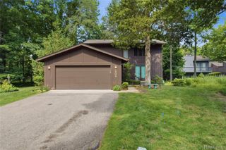 6608 Red Cedar Lane, West Bloomfield Charter Township, MI 48324