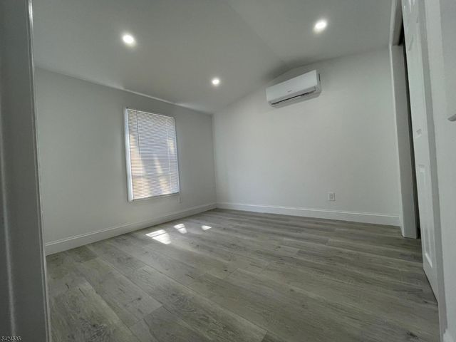 10 3rd St, Wayne Twp., NJ 07470
