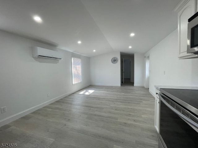 10 3rd St, Wayne Twp., NJ 07470