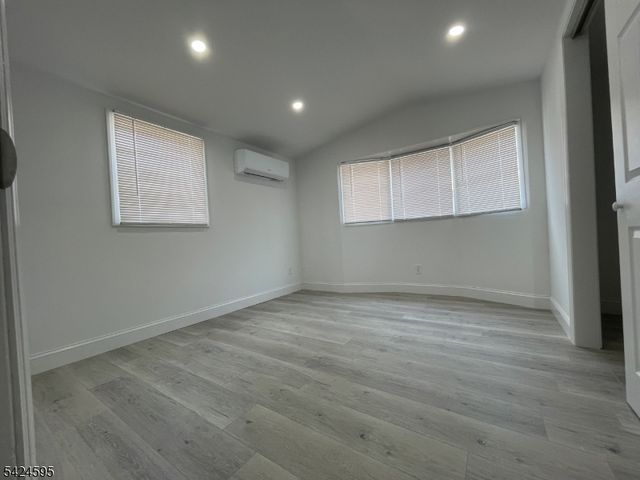 10 3rd St, Wayne Twp., NJ 07470