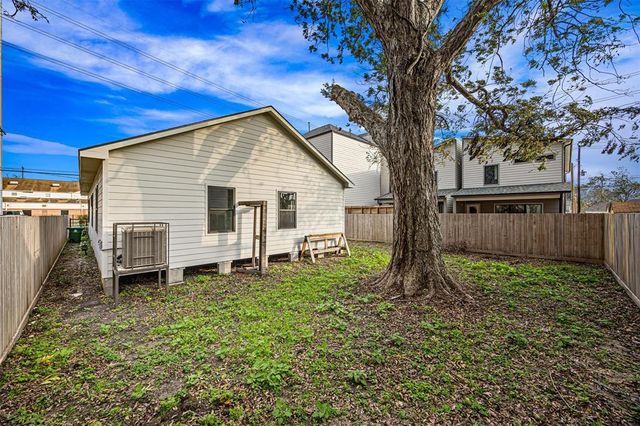 2111 Chapman Street, Houston, TX 77009