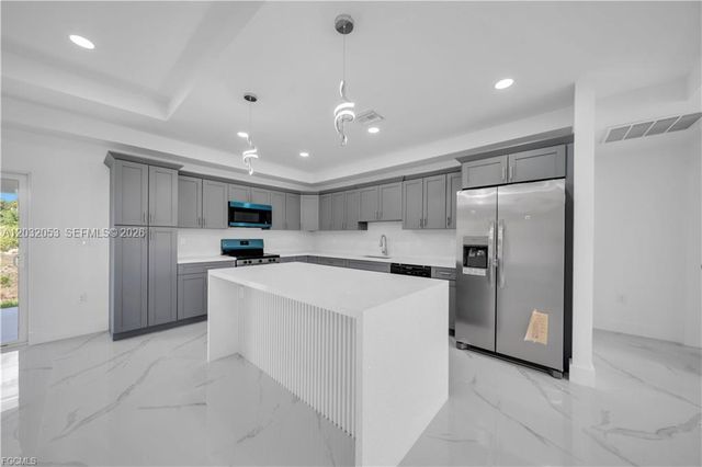 1023 Pilgrim ST E, Lehigh Acres, FL 33974
