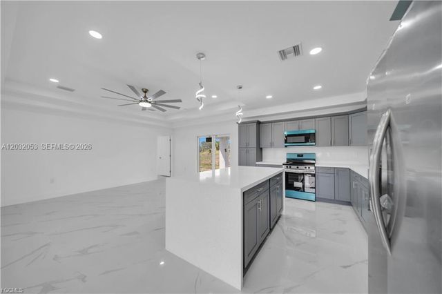 1023 Pilgrim ST E, Lehigh Acres, FL 33974