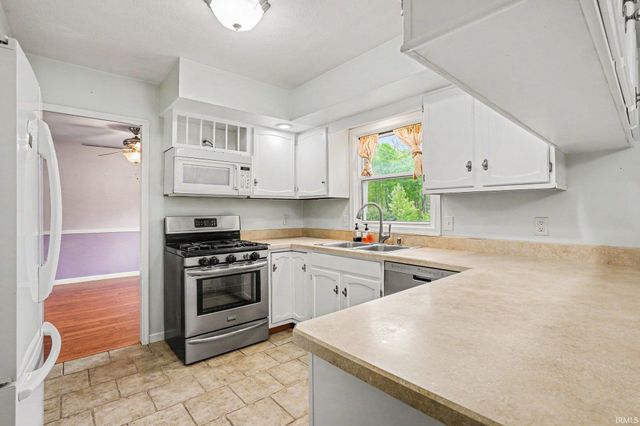 50985 Sturdy Oak Lane, Granger, IN 46530