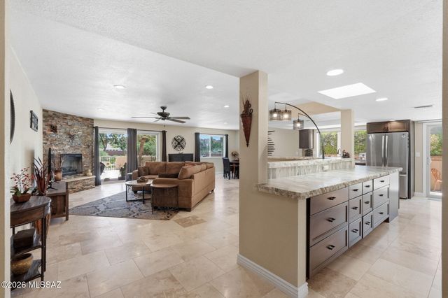 8030 N Casas Cameo, Tucson, AZ 85742