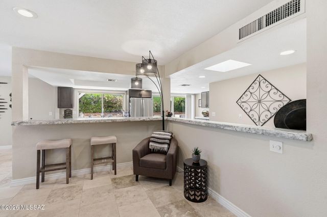 8030 N Casas Cameo, Tucson, AZ 85742