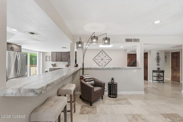 8030 N Casas Cameo, Tucson, AZ 85742