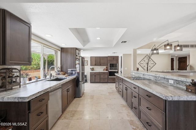8030 N Casas Cameo, Tucson, AZ 85742