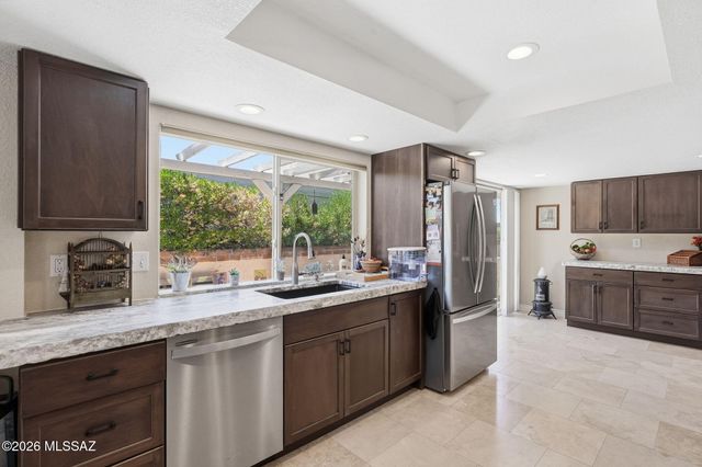 8030 N Casas Cameo, Tucson, AZ 85742