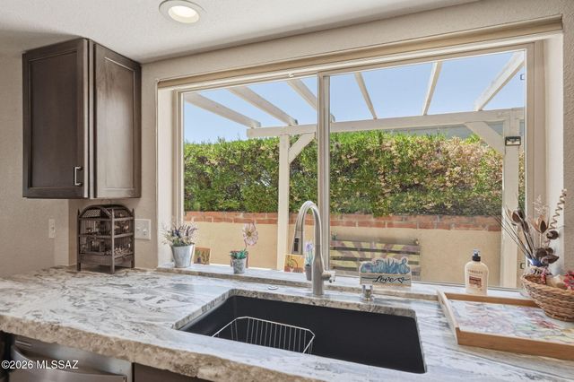 8030 N Casas Cameo, Tucson, AZ 85742