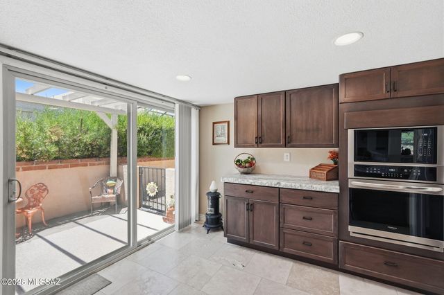 8030 N Casas Cameo, Tucson, AZ 85742