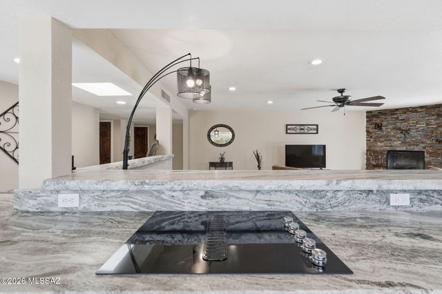 8030 N Casas Cameo, Tucson, AZ 85742