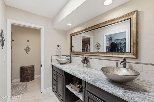 8030 N Casas Cameo, Tucson, AZ 85742