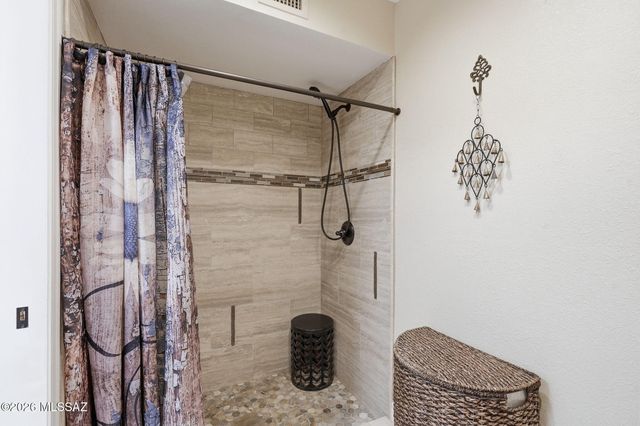 8030 N Casas Cameo, Tucson, AZ 85742