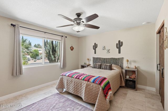 8030 N Casas Cameo, Tucson, AZ 85742