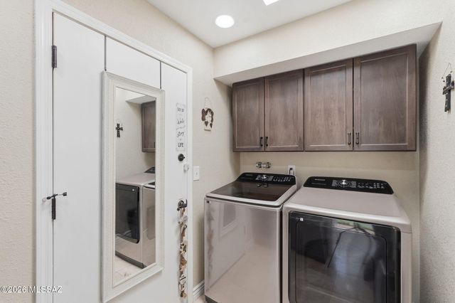 8030 N Casas Cameo, Tucson, AZ 85742