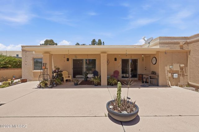 8030 N Casas Cameo, Tucson, AZ 85742