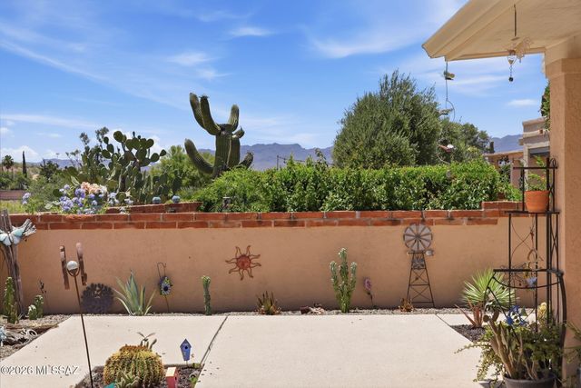 8030 N Casas Cameo, Tucson, AZ 85742