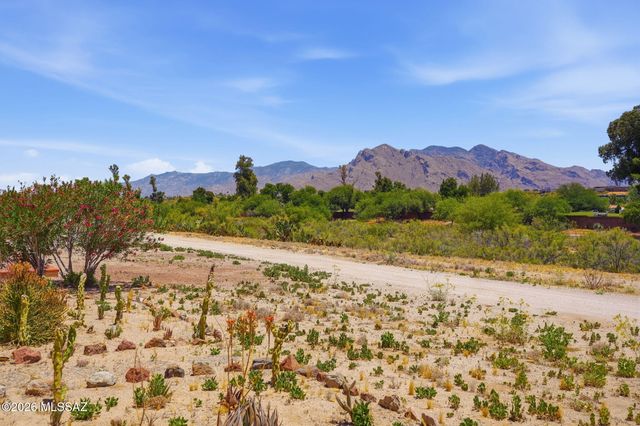 8030 N Casas Cameo, Tucson, AZ 85742