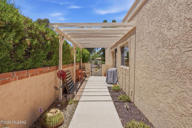 8030 N Casas Cameo, Tucson, AZ 85742