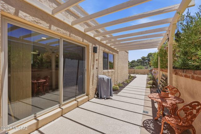 8030 N Casas Cameo, Tucson, AZ 85742
