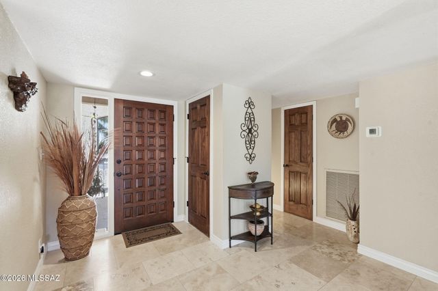 8030 N Casas Cameo, Tucson, AZ 85742