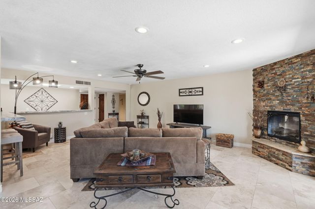 8030 N Casas Cameo, Tucson, AZ 85742
