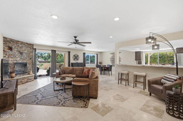 8030 N Casas Cameo, Tucson, AZ 85742
