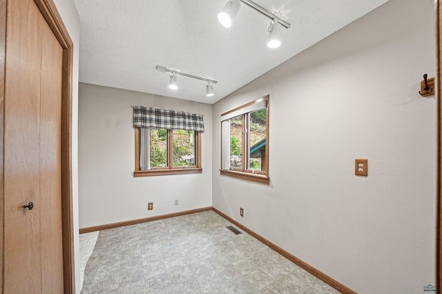24705 PARADISE RD, Hermosa, SD 57744