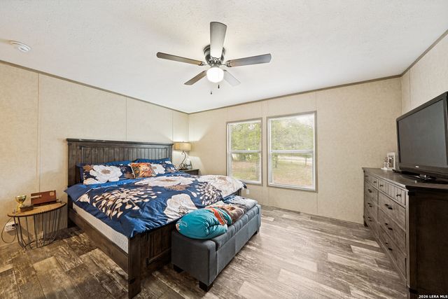 160 Kothmann Rd, La Vernia, TX 78121