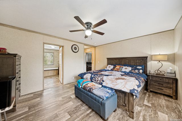 160 Kothmann Rd, La Vernia, TX 78121