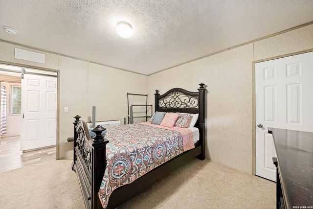 160 Kothmann Rd, La Vernia, TX 78121