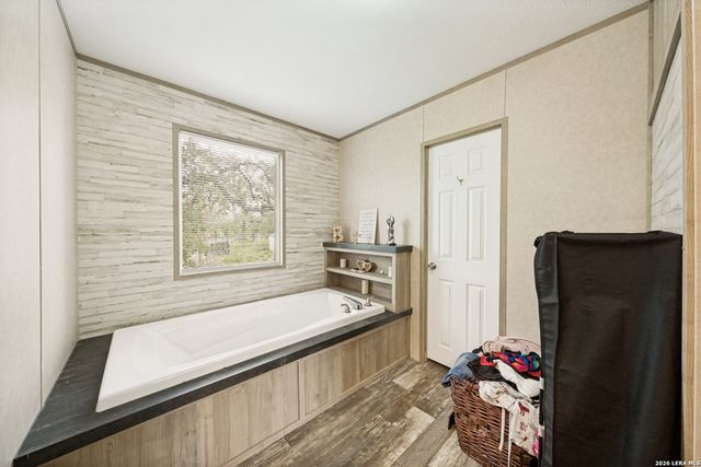 160 Kothmann Rd, La Vernia, TX 78121