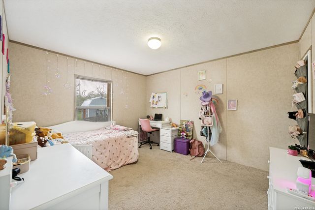 160 Kothmann Rd, La Vernia, TX 78121