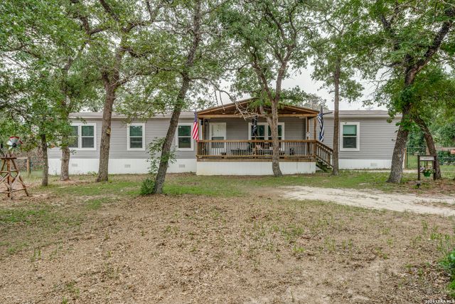 160 Kothmann Rd, La Vernia, TX 78121