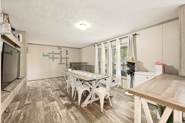 160 Kothmann Rd, La Vernia, TX 78121