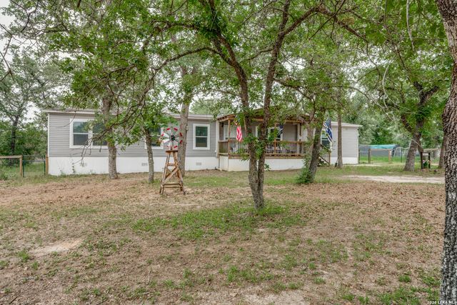 160 Kothmann Rd, La Vernia, TX 78121