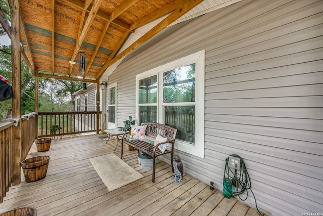 160 Kothmann Rd, La Vernia, TX 78121