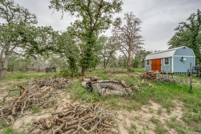 160 Kothmann Rd, La Vernia, TX 78121