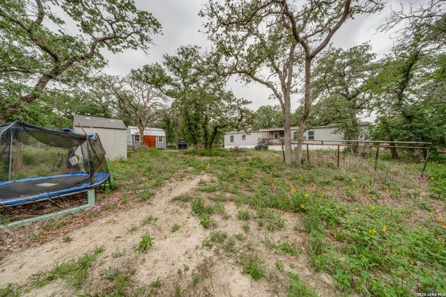 160 Kothmann Rd, La Vernia, TX 78121