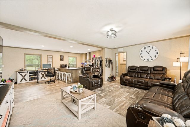 160 Kothmann Rd, La Vernia, TX 78121