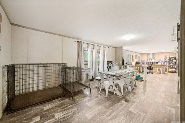 160 Kothmann Rd, La Vernia, TX 78121