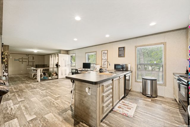 160 Kothmann Rd, La Vernia, TX 78121