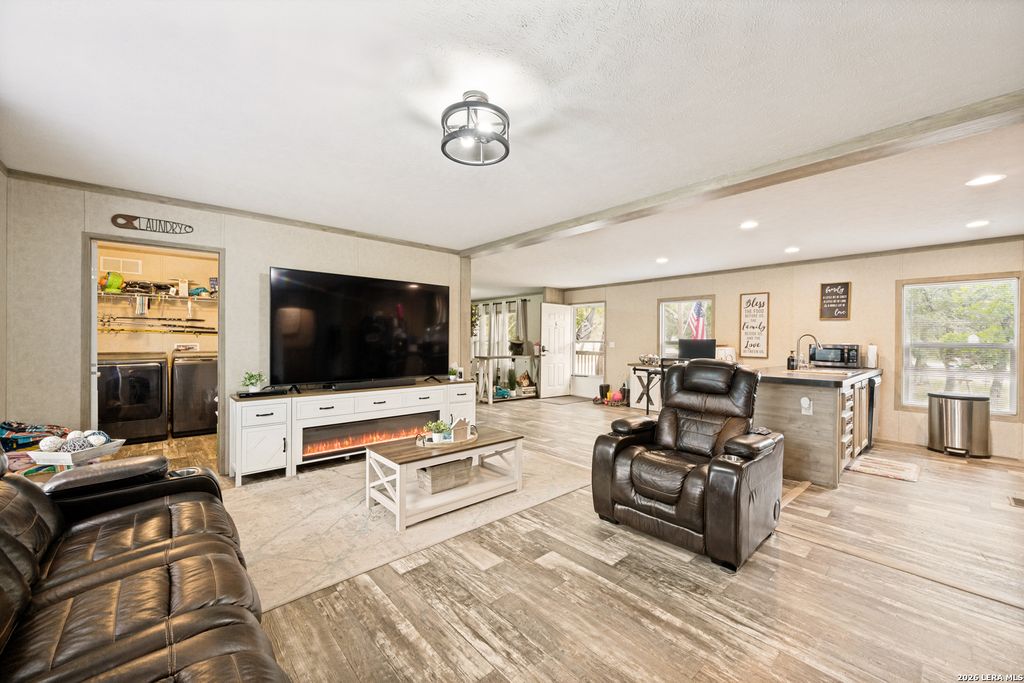 160 Kothmann Rd, La Vernia, TX 78121