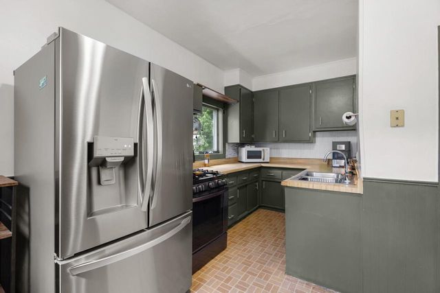 1223 GROVE STREET, Oshkosh, WI 54901
