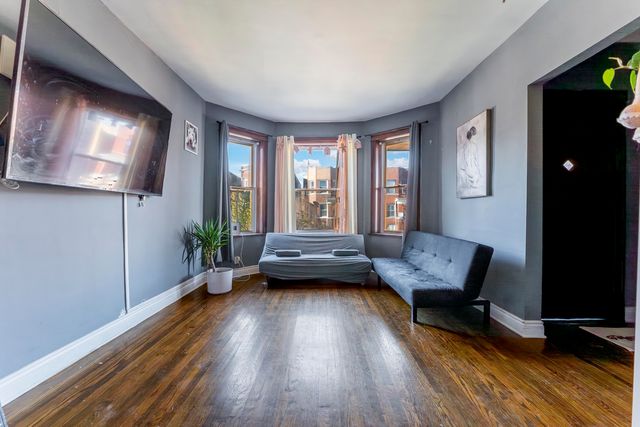 921 N Drake Avenue, Chicago, IL 60651