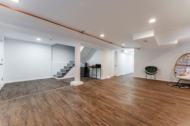 921 N Drake Avenue, Chicago, IL 60651